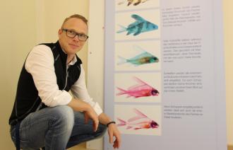 Dr. Jobst Pfaender gibt im Naturkundemuseum Potsdam faszinierende Einblicke in die Welt der Fische. (© Landeshauptstadt Potsdam